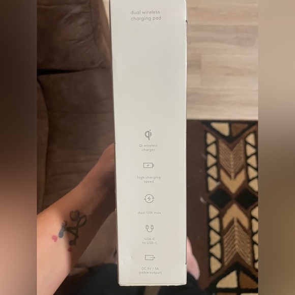 Dual Pad Wireless Charger - Picture 3 of 3